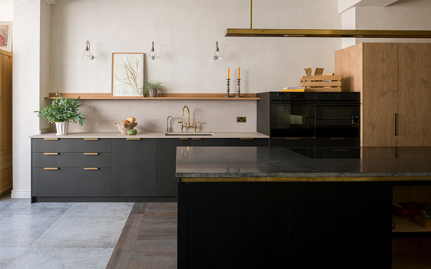 Kitchen featuring Caesarstone Topus Concrete and Darcrest worktops